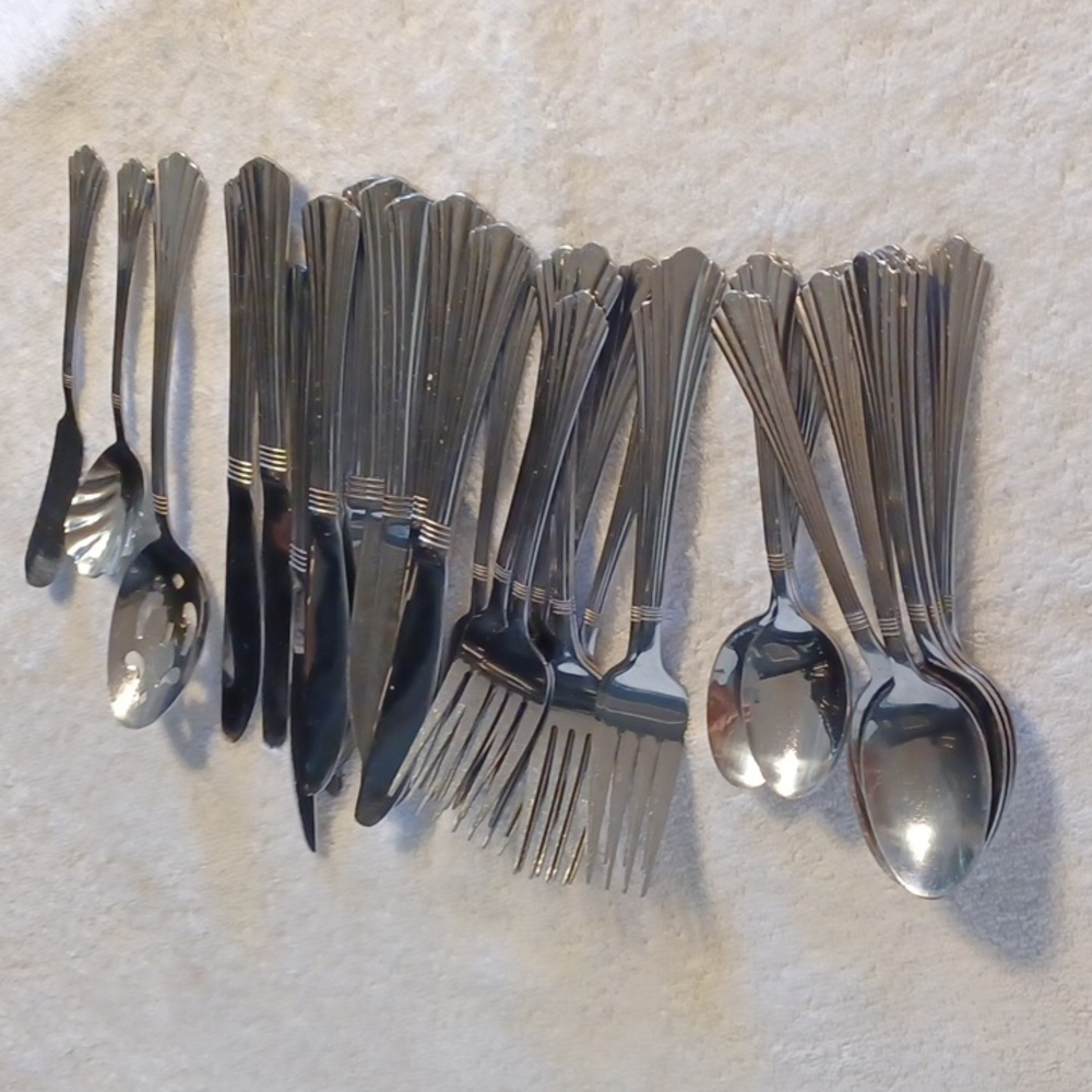 International stainless steel flatware 35 pc. Set